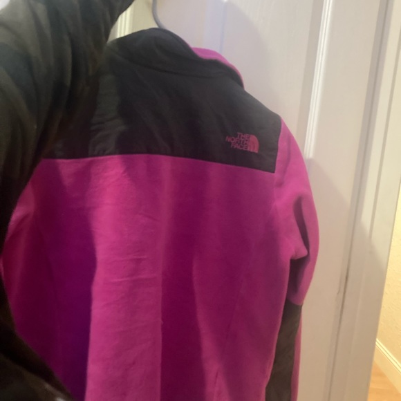 Hot pink North face kids jacket - Picture 4 of 4